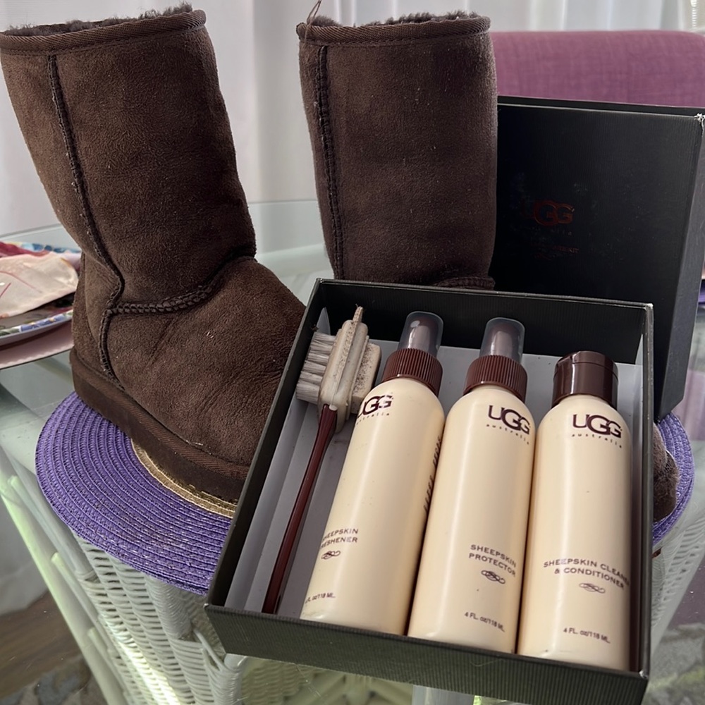 Pair of UGG boots with cleaning set—great condition